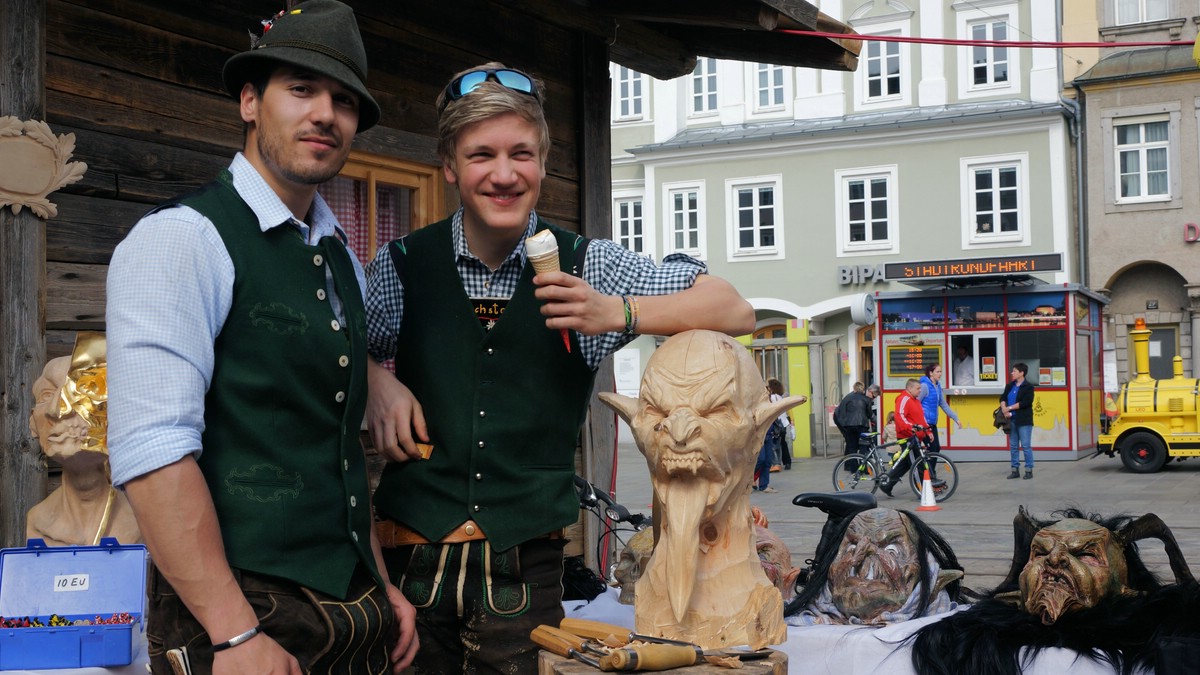 O Fotomagazin / Salzkammergut zu Gast in Linz 2015  /  Schnitzer Patrick Demmel aus Gosau